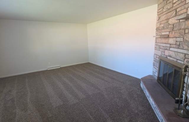 ALL PROSPECTIVE TENANTS MUST SUBMIT A $58 NON-REFUNDABLE APPLICATION FEE PER APPLICANT ONLINE AND BE PRE-QUALIFIED PRIOR TO ANY SHOWINGS Gallery 4