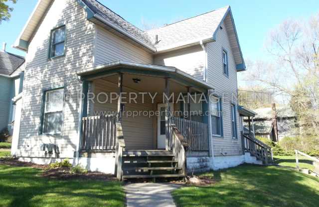 500 S. Elm Ave upper Unit - 500 South Elm Avenue, Jackson, MI 49203 500 S. Elm Ave upper Unit - 500 South Elm Avenue, Jackson, MI 49203