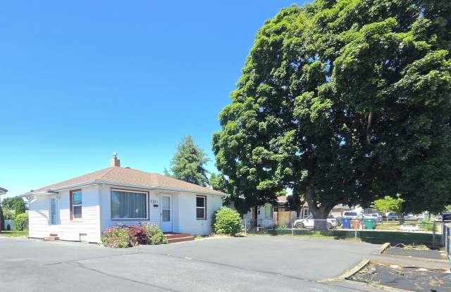 $2,495 - 3 Bed / 2 Bath Charming Home in Shadle Area with Utilities Included in Rent photos photos