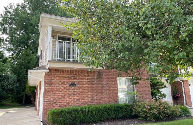 Shelby Twp 2-Bedroom,2-Bath, attached garage with balcony. Updated Kitchen! Gallery 3