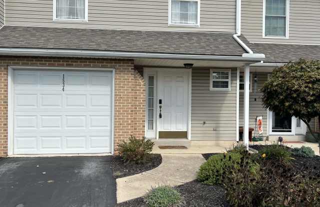 1534 Macintosh Way photos photos