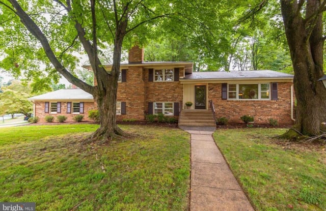 2405 LAKEVALE DR - 2405 Lakevale Drive, Oakton, VA 22181
