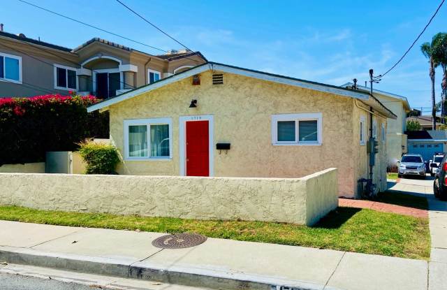 ADORABLE 2bd 1ba HOUSE BLOCKS to HERMOSA BEACH! photos photos