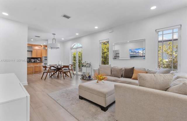 2231 SW 17th St photos photos