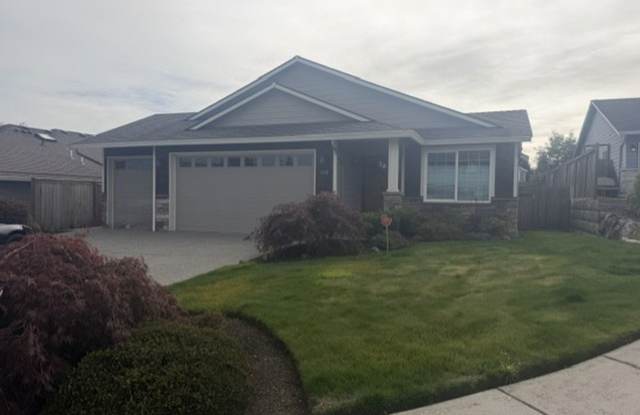 Immaculately maintained home in quite cul-de-sac. Gallery 1