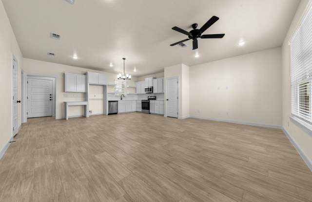 4623 Kings Crossing Blvd 2 weeks FREE RENT, Pest Control, Yard Maintenance - 4623 Kings Crossing Blvd, Temple, TX 76502