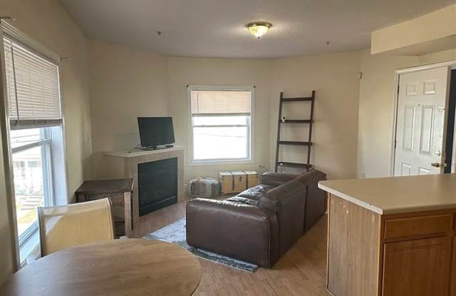 Comfortable 1BR Condo with Assigned Parking at $1150 in Ware, MA photos photos