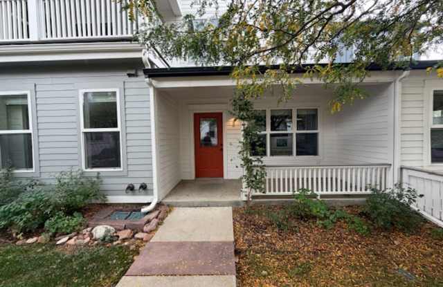Bright & Modern 2 Bed / 2 Bath Condo Gallery 1