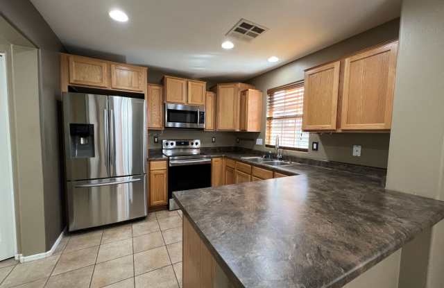 Apply Here www.realty480pm.appfolio.com/listings photos photos