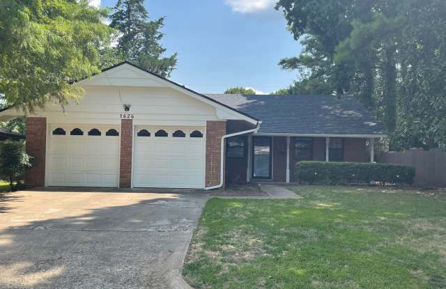 REMODELED ON A QUIET STREET JUST A MILE WEST OF OU CAMPUS! photos photos