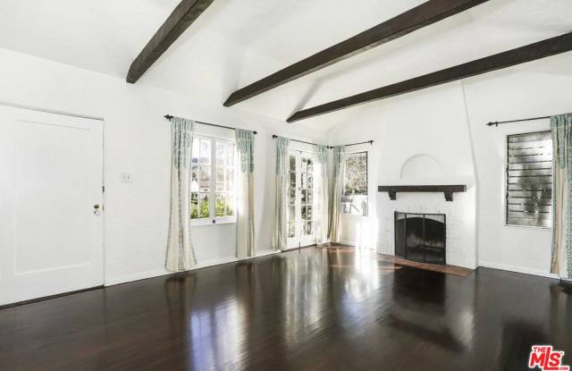 3901 GLENFELIZ Boulevard Gallery 3