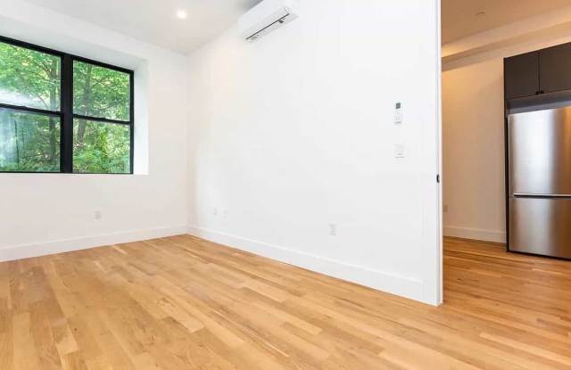 422 1/2 Gates Ave photos photos