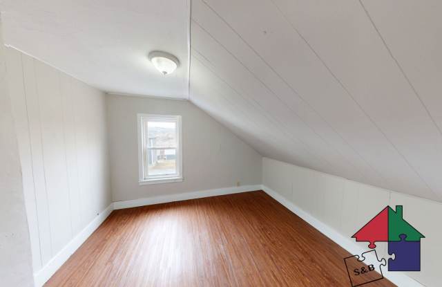 Save Big This Winter! 3BR Cottage – Heat Included! photos photos