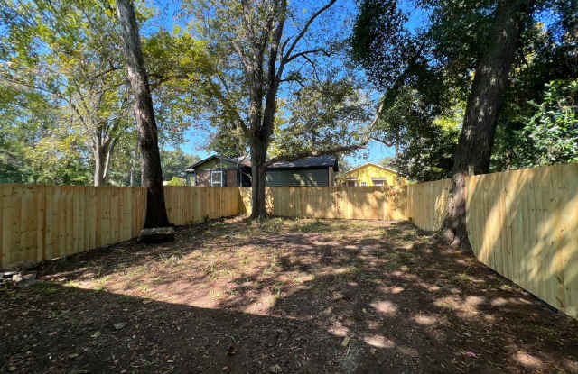 Renovated single family, fenced yard, close to Historic District/SCAD photos photos