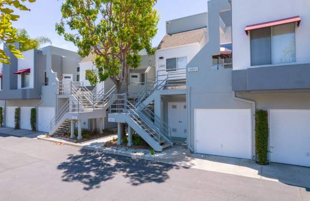 Upper Carriage Unit. 1Bed+DEN! 1 car garage. Great Location! photos photos Upper Carriage Unit. 1Bed+DEN! 1 car garage. Great Location! photos photos