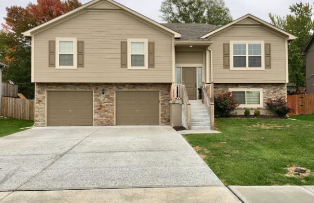 595 S Walnut St - 595 S Walnut St, Gardner, KS 66030