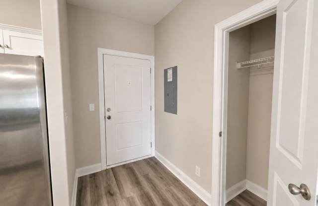Third Floor Comfort Meets Picture Perfect Pond Views Gallery 4