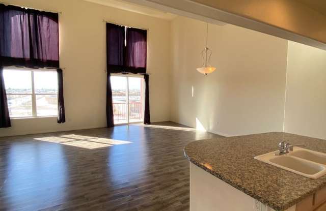 Beautiful, 2 story penthouse loft at the Manhattan condos on the south strip. - 20 East Serene Avenue, Enterprise, NV 89123