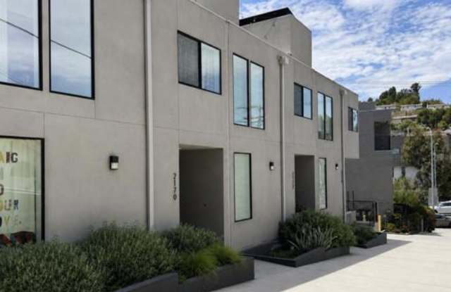 2172 Clifford Street Gallery 1