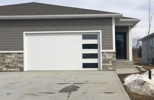 679 Prairie Bvld - 679 Prairie Boulevard, Dakota Dunes, SD 57049