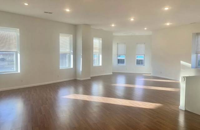 640 Russell St photos photos