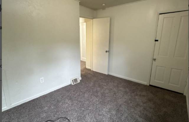 2 Bed, 1 Bath Duplex in McKeesport Gallery 4
