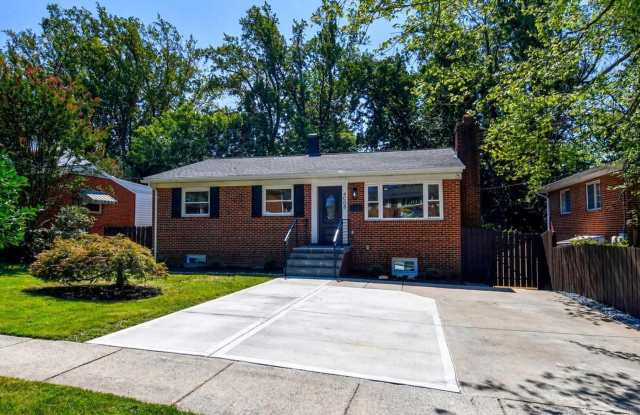 Beautifully updated and maintained 5bed/2bath - Close to shopping and Metro! Gallery 1