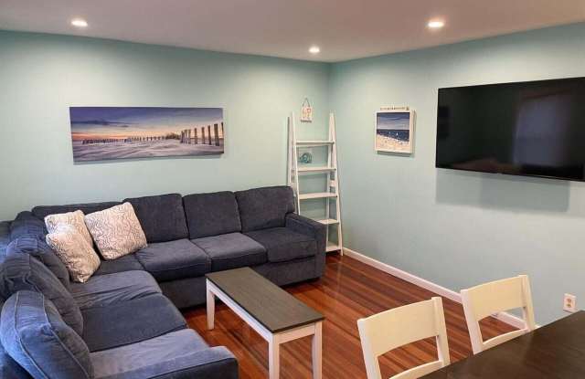 711 Beach Avenue Gallery 4