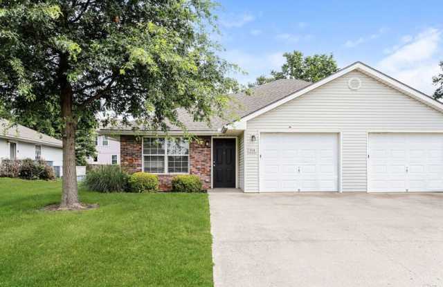 514 NW Woodbury Dr photos photos