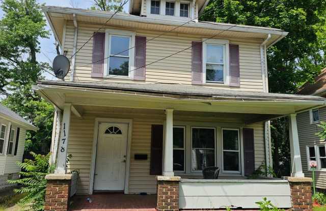 Fabulous Home For rent on Pondview- 3 bedrooms! Gallery 1