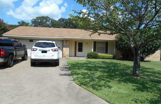 3 Bedroom, 2 Bath House in Keene on Quarter Acre Lot photos photos