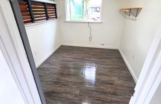 18-1343 Volcano Road - UNIT 1  - 3 bed 1 bath Gallery 3