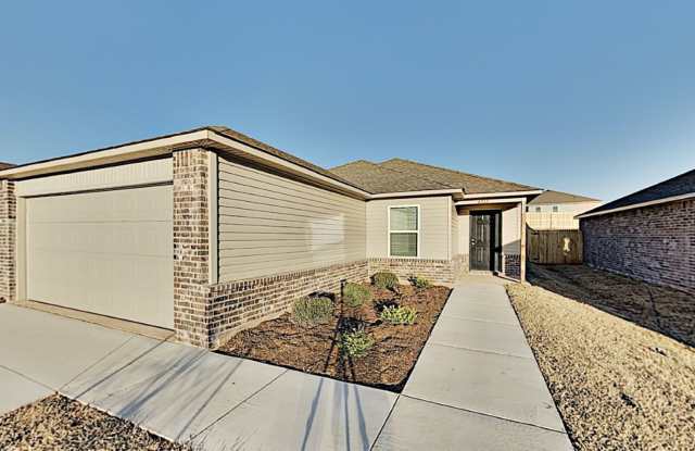Beautiful 3 Bedroom 2 Bath Home in Mustang Schools Gallery 1