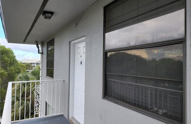 1514 Whitehall Dr - 1514 White Hall Drive, Davie, FL 33324