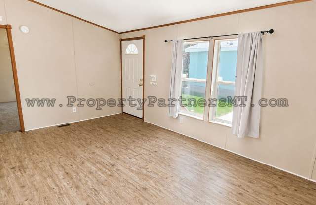 Freshly Remodeled! 3 Bed 2 Bath Modular house Gallery 1