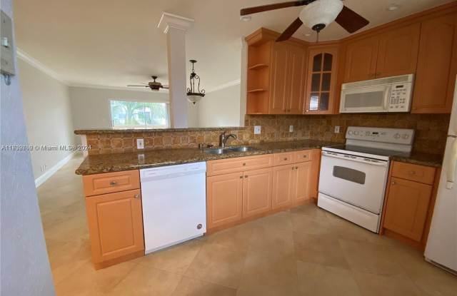 232 NE 12th Ave - 232 Northeast 12th Avenue, Hallandale Beach, FL 33009