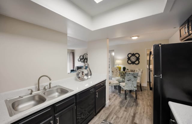 Woodland Hills Apartments Gallery 3