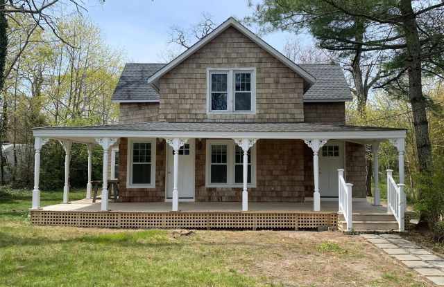 464 Montauk - 464 Montauk Highway, East Quogue, NY 11942