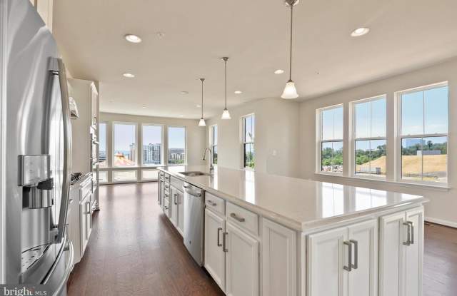 516 HARBORVIEW DR Gallery 4