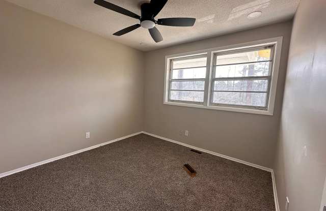 Room in 4 Bedroom Home at Rock Quarry Rd photos photos