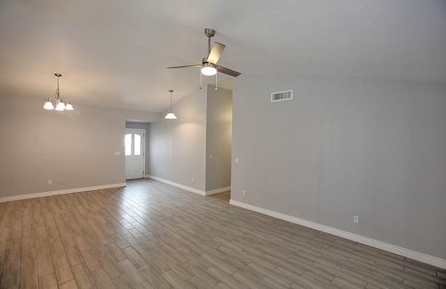 18838 N 50th Ave Gallery 4