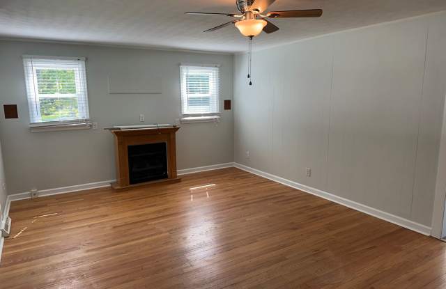 2 Bedroom Close to Downtown Blacksburg In the county Gallery 4