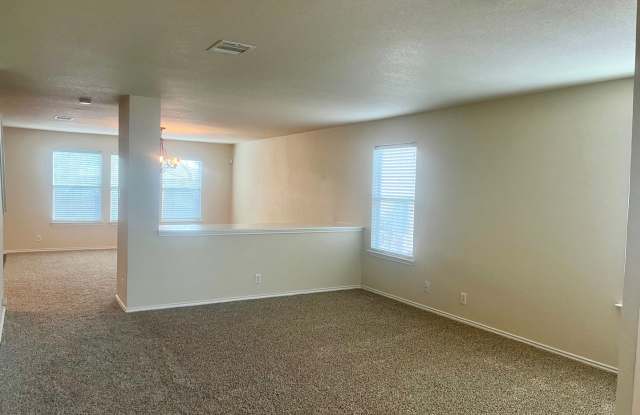 *MOVE IN SPECIAL* Large 3/2.5 ~ Conveniently located to JBSA Lackland and JBSA Kelly Field Annex ~ Move in Ready! Gallery 4