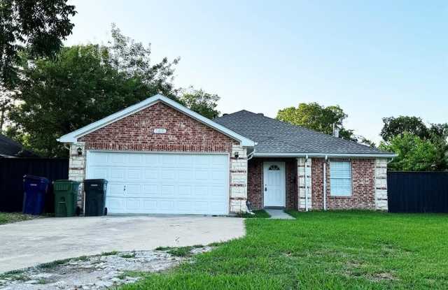 149 E Marguerita Drive - 149 East Marguerita Drive, Garland, TX 75040