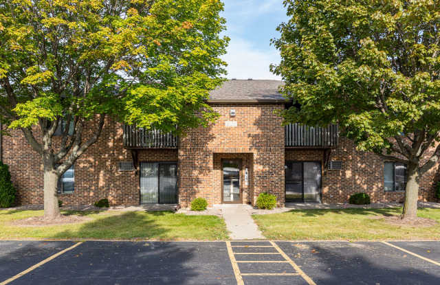 Shadow Creek Apartments - Updated! - 2154 West 9th Avenue, Oshkosh, WI 54904 Shadow Creek Apartments - Updated! - 2154 West 9th Avenue, Oshkosh, WI 54904