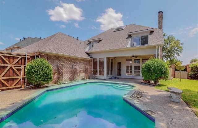 5645 Hillsborough Drive Gallery 4