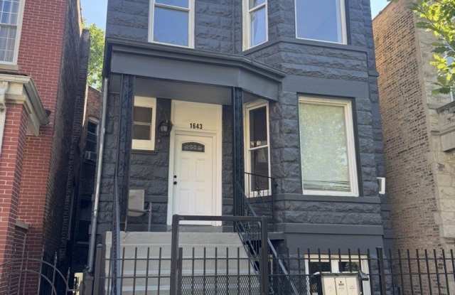 1643 S Trumbull Avenue Gallery 1