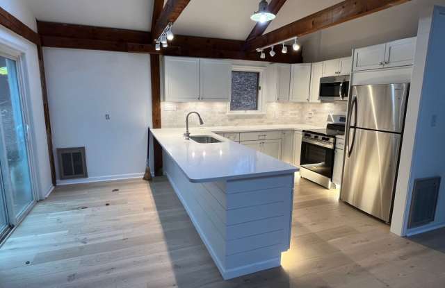 Charming 3 Bed/2 Bath Home in Charlestown Meade - with Skylights  Decks photos photos