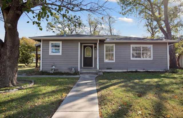 306 N Walnut Street - 306 North Walnut Street, Roanoke, TX 76262