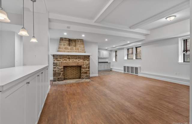 232 Martine Avenue Gallery 4